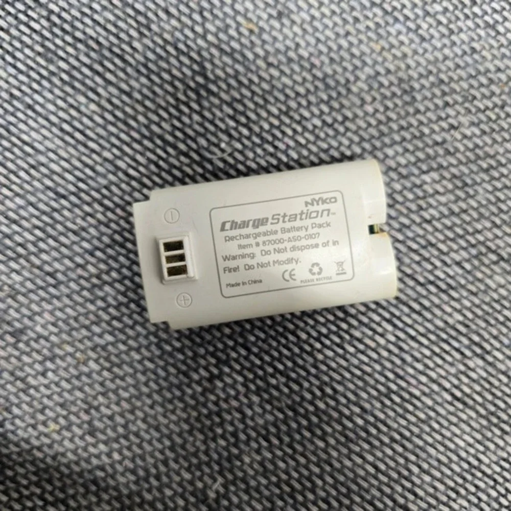 Nyko Charge Station Rechargeable Battery Pack for Wii Remote ‎ 87000-A50-0107